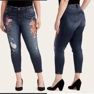 Torrid Cropped 
Girlfriend Oakdale Paint
Regular Tiger Jeans  12